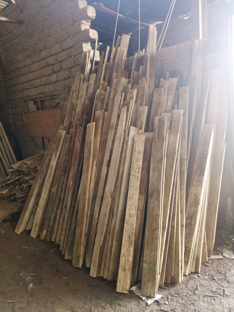 متوفر في الموصل الكرامة قرب المشاتل خلف مشتل الريحان
لوح 4 متر مستعمل سعر المكعب 400 الف تارس صبتين
لوح 3 متر مستعمل سعر المكعب 375 الف تارس
جسور 3متر مستعمل سعر المكعب 350 الف
لوح مقاصير من1 الى2مترونص سعر المكعب 275
عصايب 50و60 و70 سعر المكعب 150 الف
عصايب متر سعر المكعب 200 الق
درسك 330 سعر الزوج 6ونص 
***********
***********
