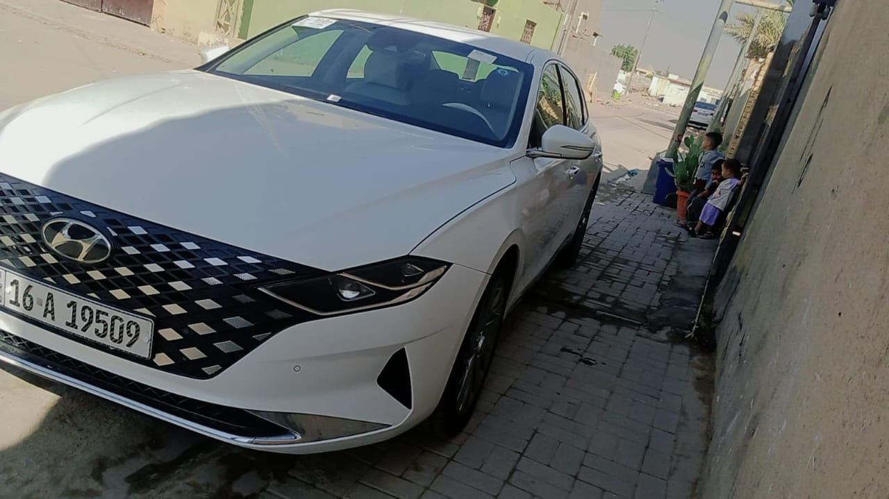 ازيرا كراند .2023
سعة المحرك:-  3500  غاز LPi
المسافة المقطوعه :31  
اللون :- ابيظ  
الموديل:- 2023
الوقود :- غاز فقط 
الاضافات#👇👇
📍بصمه تشغيل+ بصمه ابواب 
📍محرك 6سلندر حجم 3500
📍 شاشه كبيرة 
📌كامرة خلفيه 
📍فرش جلد ابيض
📍مقعد السائق تدفيه وتبريد
📍مقعد السائق كهربائي 
📍تحكم سرعه
📌تحكم مسجل 
📌سايد بريك بصمه 
📌كشاف امامي بقلاوه 
📌ويل كب كروم نيكل
📌تحكم جهتين  
📌حساس خلفي 
📌اشاره جانبيه 
📌المرئي الجانبيه شفط 
كشاف زنون 
لايت امامي زنون 

🚘 مكان السياره ديوانيه
🚗

مكفوله  كفاله عامه من الضربه والصبغ والتبديل وشخط 

السعر 228 مجال بسيط

*****
للمزيد من المعلومات يرجى  
او 
الاتصال على الرقم التألي 👇
☎️   *********** ☎️
