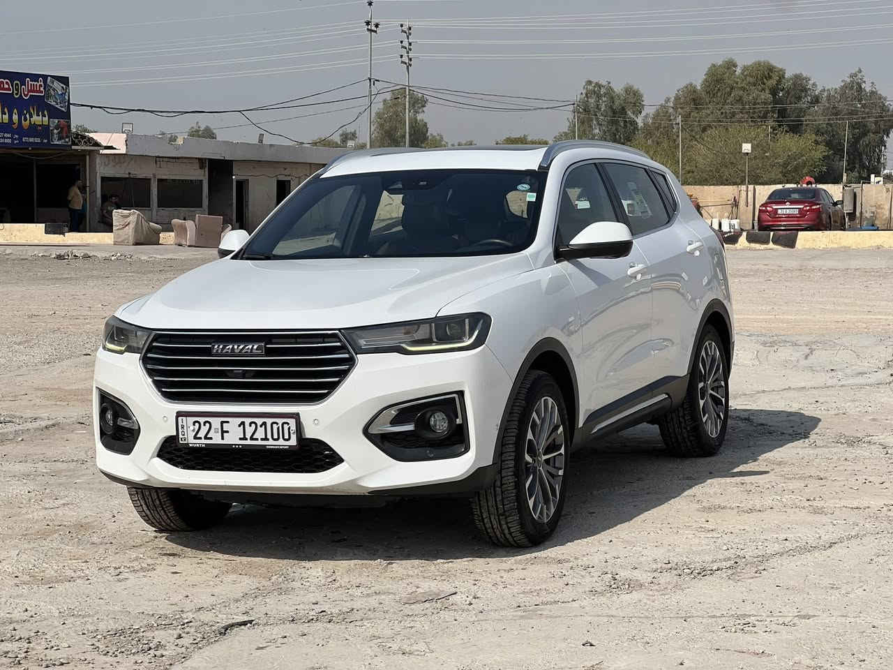 سلام عليكم 👋🏻
هفال Haval H6 موديل 2019

محرك: 2.0 توربو (Turbo)

كير : أوتوماتيك (Dual Clutch) بـ 7 سرعات

•سيارة جاهزة من كل نواحي 
محرك جديد من شركة هفال مع الضمان بعدة مماشي يعني السيارة صفر 
مع طخم دسكات و سيرفز كامل للسيارة من شركة هفال فرع سليمانية 
الممشا قبل محرك الجديد 142 الف كيلو 
و كير اب شرط 
طخم تايرات جديدة 
صدر كامل ممتاز 
سيارة ممتازة كل شي جديد جاهز من كل نواحي 

وضعيات القيادة:
1. اقتصادي (Eco)
2. رياضي (Sport)
3. عادي (Normal)

✨ المواصفات الخارجية:
• الإضاءة: أنوار LED أمامية وخلفية مع إضاءة نهارية.
• فتحة سقف بانوراما كبيرة.
• ويل : قياس 19 بوصة رياضي.
• المرايا:كهربائي و شفط.
• الحساسات: أمامي وخلفي.
• الكاميرات: نظام رؤية محيطية 360 درجة كشف كامل زوايا السيارة.
• اشارات ترحيب عند فتح الباب 

المواصفات الداخلية:
• المقاعد: جلد فاخر مع تحكم كهربائي كامل لمقعد السائق و السكن .
• شاشة + لوحة عدادات (ديجيتال) بالكامل.
• التكييف: قطعتين امامي و خلفي .
• التشغيل: نظام الدخول الذكي (بصمة).
• ستيرن : جلد و تحكم استيرن بل كامل تحديد سرعة و تحديد مصار  + شفتات استين "تبديل نمرات".

•السيارة بدون اي ضرر لا بارد لا تبديل لا صبغ عدى شخط بصيط باب خلف السكن 

• سيارة رقم اربيل باسمي 
• ⁠شرط تحويل و وكالة 

• مكان السيارة : ديالى خانقين 

• السعر : 137 و بي مجال 

•الهاتف : ***********
