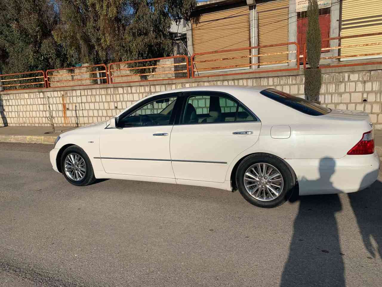 شاهینەی 180گەوەرە بە بچووک ئالتونی بازاڕ
2007 بڕاوە 
سێ دووگمە بەسمە ڕەساسی ساج مەلەکی 
نمموونەی جوانی بێ مەسرەف 
چواڕ تایەیی ڵۆکوو چوار دەبڵێ لۆک لەژێڕە 
بێ داعموو ڵێدڕاو 
 ئالتونی بازاڕ 
کۆدی بۆ کڕاوە 
شوێن سەید سادق ژ.م ***********
ڤایبەڕوو وەت ساپ لەسەڕە
