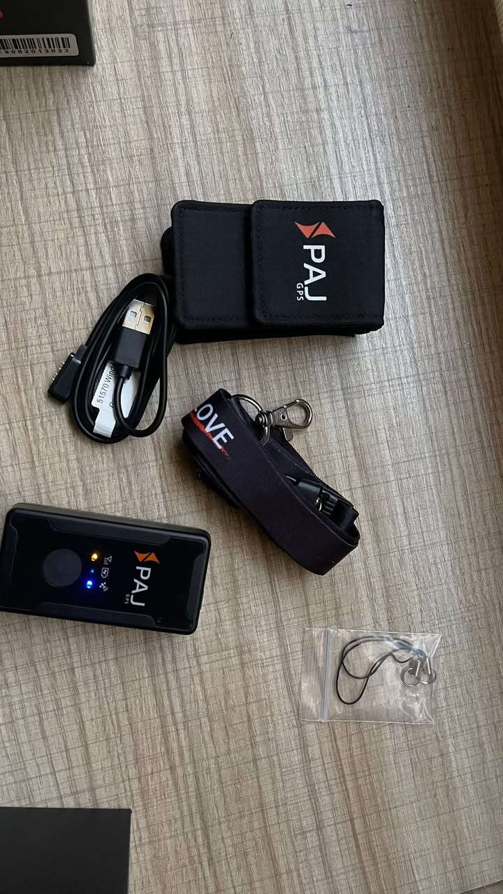 جهاز تتبع GPS من PAJ GPS – 4G
المواصفات:
ماركة: PAJ GPS
نوع الشبكة: 4G
تتبع الموقع المباشر عبر تطبيق الجوال
تحديد الموقع بدقة مع خرائط مباشرة
إشعارات وتنبيهات فورية
بطارية قابلة للشحن
مناسب لتتبع السيارات، الأشخاص، الحقائب والمقتنيات
يعمل من خلال تطبيق PAJ ONLINE
المحتويات: جهاز التتبع، سلك شحن USB، جراب حماية، حزام تثبيت، حلقة تعليق، العلبة الأصلية.

حالة الجهاز: اصلي غير مستعمل
السعر: 50 الف وبيه مجال للشراي


**إذا كنت صاحب هذا الإعلان وتريد حذفه لأي سبب، رجاءا أرسل رسالة إلى الدعم الفني**