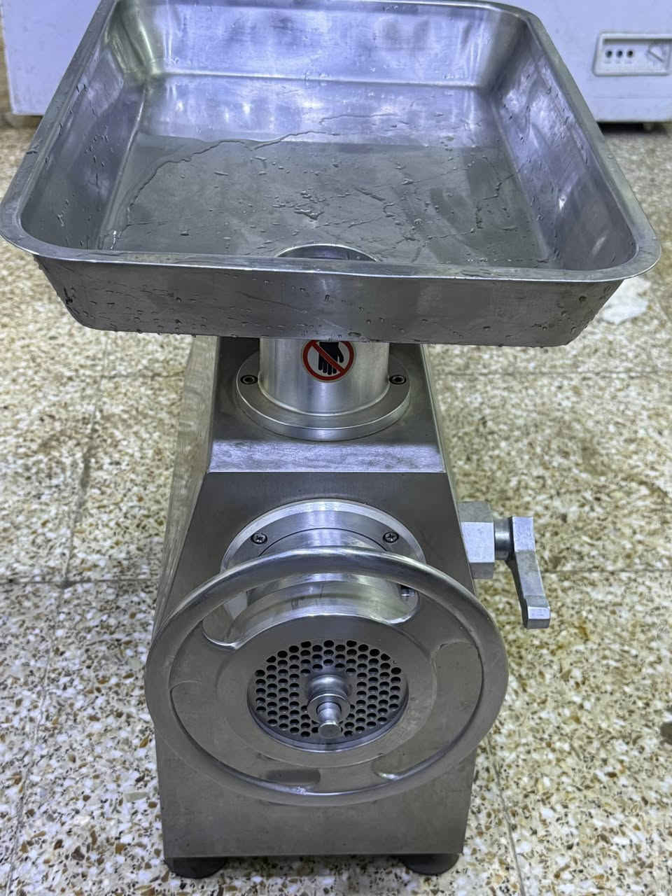 السلام عليكم 
مثرامه جديده استعمال كلش قليل
الماطور مالتهة 3 حصان نوعيه مظبوطه 
سعر 600 وبيهة مجال 
بغداد الامين الثانية 
***********
