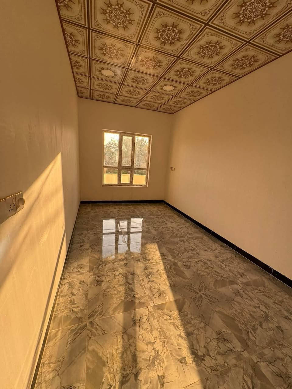 السلام عليكم 
دار للبيع في القادسيه شارع الدفاع المدني 
مساحة الدار 133 متر 
مكون الدار من 4 غرف نوم 
صالة + استقبال 
مطبخ + منور 
كراج + مجوعه صحيه3
سقوف ثانويه+ اشتايكر + واجه صبغ وتقطيع 
شارع 20 
قرب سايدين دفاع المدني او الرعاية الاجتماعيه 
السعر 120 وقابل للتفاوض 
للاستفسار اكثر مراجعة مكتب عقارات و مقاولات السردام اوالاتصال ***********-***********
