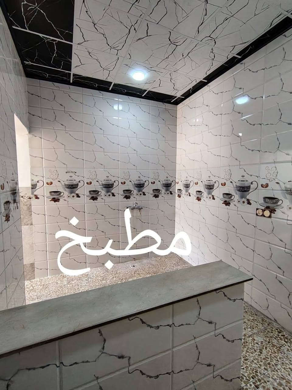 بيت للبيع في الموصل حي الانتصار
شارع 60  خلف أسواق تبارك جهة الميثاق
  سند طابو   (((  طابق ونص )))
مساحه 68 متر واقع حال 85 متر
غرفتين نوم وهولين ومطبخ واستقبال
*********** موصل, نينوى
