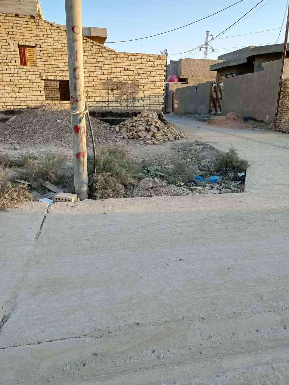 سلام عليكم قطعه زراعي ركن مساحه 100 متر للبيع مكان الهاشميه تبعد عن طريق يا حسين ١٠٠متر كافت الخدمات ***********
