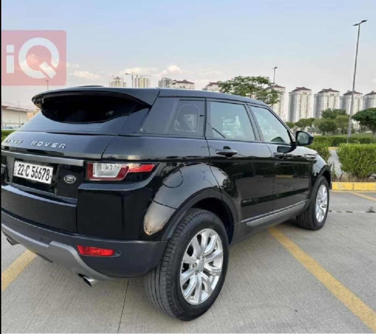 🚘 رانج روفر إيفوك – 2019
🎨اسود × سقف بانوراما 

📍 ماشيه 60 ميل

🪑 كراسي جلد كهرباء + ذاكرة

🔘 بصمة تشغيل + دخول بدون مفتاح

❄️ تكييف ثنائي Dual Zone

🛣️ مثبت ومحدد سرعة

📷 كاميرا خلفية

🚨 حساسات أمامي وخلفي

📱 شاشة تاتش + بلوتوث وUSB
Uh
🔁 مرايات ضم كهرباء

🛡️ أنظمة أمان ABS / EBD / ESP + Airbags

💡 إضاءة LED / زينون

🌧️ سستم إضاءة

🌍 وضعيات قيادة Terrain Response

الاتصال ***********
السياره مكفوله من الصبغ والتبديل 
فقط مكينه مفتوحه ومصلحه وجاهزه شغاله وتمشي وترايك وين متريد واني منزل سعر المكينه من السياره 
عارضها ب١٧٥
