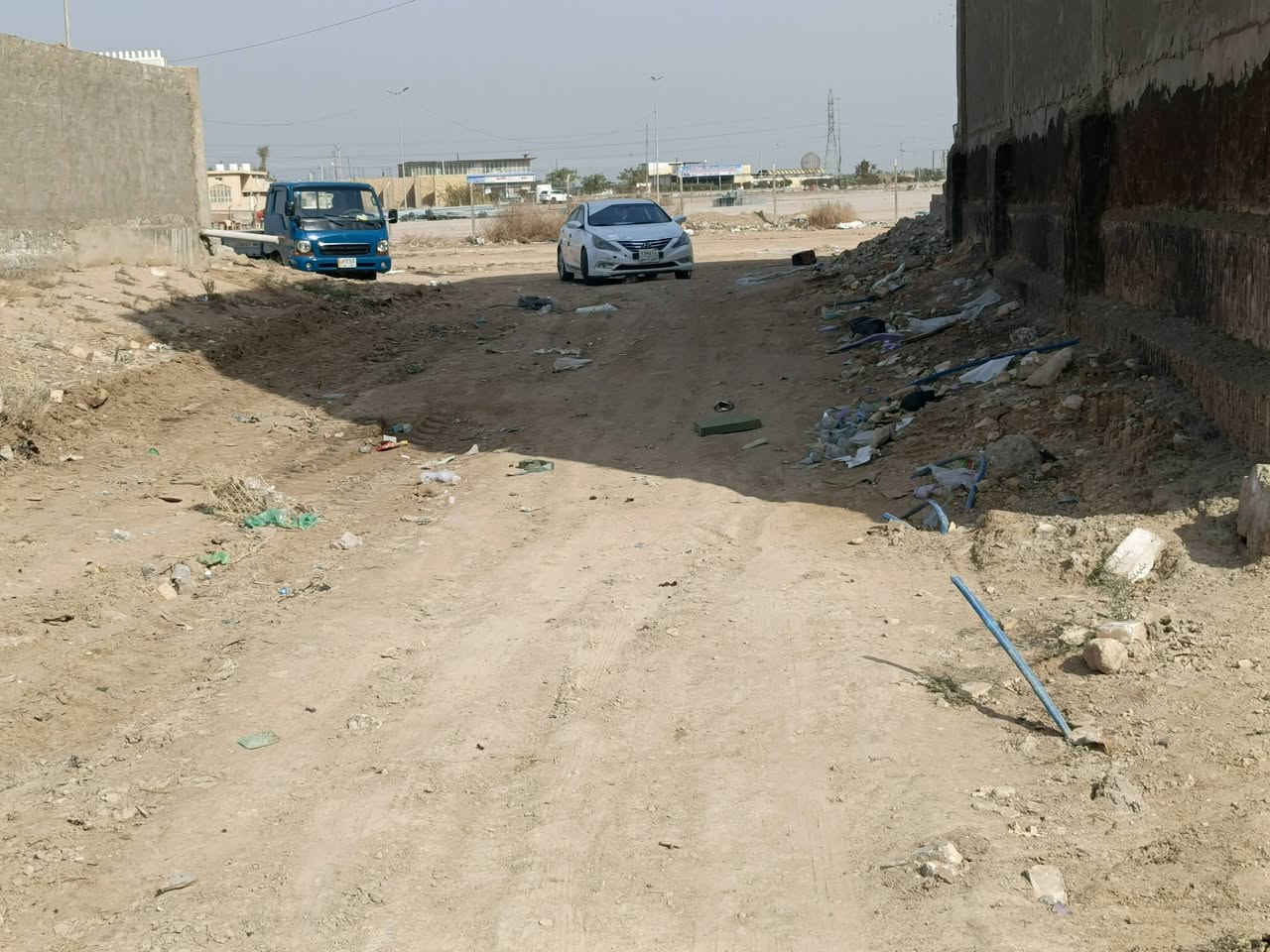 يالله توكلنا على الله وهو خير الرازقين
اسمع المقطع للاخير وراح تعرف كلشي موضح ب الفيديو
للاستفسار أكثر الاتصال على الارقام التاليه
***********

***********

***********  هذا فقط وات ساب وبخدمتكم

للعلم القطعة تابعه الى طويريج كربلاء 

قطعة بصف كراج الطفوف للزائرين 
تصير فندق تصير سوبر ماركت 
تصير مطعم 
وتصير دار 
وتكدر تاخذ عليها قرض من المصرف العقاري 

وسعرها زين مو مبالغ بي 
مساحة (٢٠٠) متر 
طابو صرف 
وبخدمتكم
