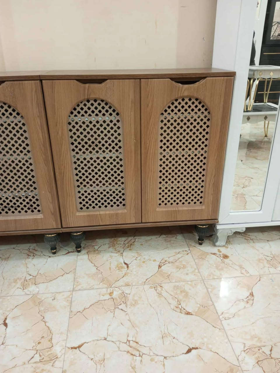 معرض ابو عبدالله للاثاث المنزلي 🔥 وصول وجبه جديده من ميز جزامات  متوفر كل الوان  شي حديث وراقي زورونا تجدون ما يناسبكم العنوان تكريت الديوم مقابل مطعم المذاق بلقرب من اسواق الزوبعي للاستفسار خاص او اتصال *********** متوفر وتساب
