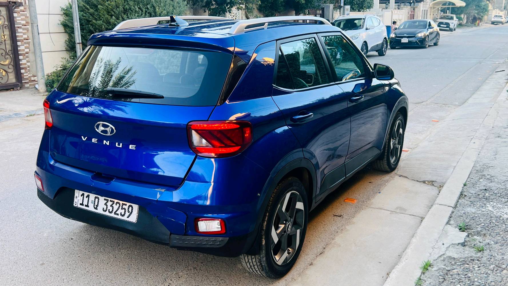 السلام عليكم
🚘 Hyundai Venue 2022 – رقم بغداد باسمي
 مواصفات السيارة :
بصمة أبواب وبصمة تشغيل
تشغيل عن بُعد
مقاعد جلد مطعّم مخمل
رادارات أمامية وجانبية
كاميرا خلفية + شاشة
مقاعد تدفئة وتبريد
الممشى: 22,300 كم
كير محرك تبريد مكينه كفاله عامه 
تخم تاير 
دوخل نظيفه سياره حلو معنا الكمله بل عافيه.
الحالة: حادث سطحي فقط، تم تبديل وصبغ البنيـد، بدون أي ضرر داخلي. الشاصي مكفول، والمحرك 1600 دبل نوزل بحالة ممتازة، ولم يتم تبديل أي جزء أساسي.

💰 السعر: 125 ورقه 
📞 رقم الهاتف: ***********
📍 مكان السيارة: السيدية