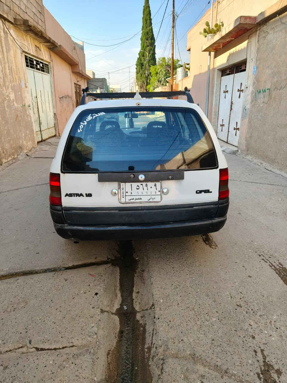 استرا استيشن 1992
لون ابيض كير اوتو ماتيك كير ومحرم شرط  كدام عينك السيارة مال بيت سنوي جديده شرط التحويل  اني الشرعي مكان السيارة رشيدية بيها كاربون بانزين 
السعر ٤٣ وبيها مجال 
موجود واتساب على رقم الهاتف 
***********
