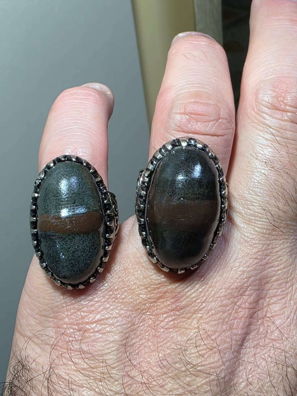 خاتمين سلطاني نوادر فول شرط.مال مزامط حجر قديم وبيهن عروك بنص فول نار وشرار من اقوا الحجار شغل عام جوكر تواصل خاص او واتساب ***********
