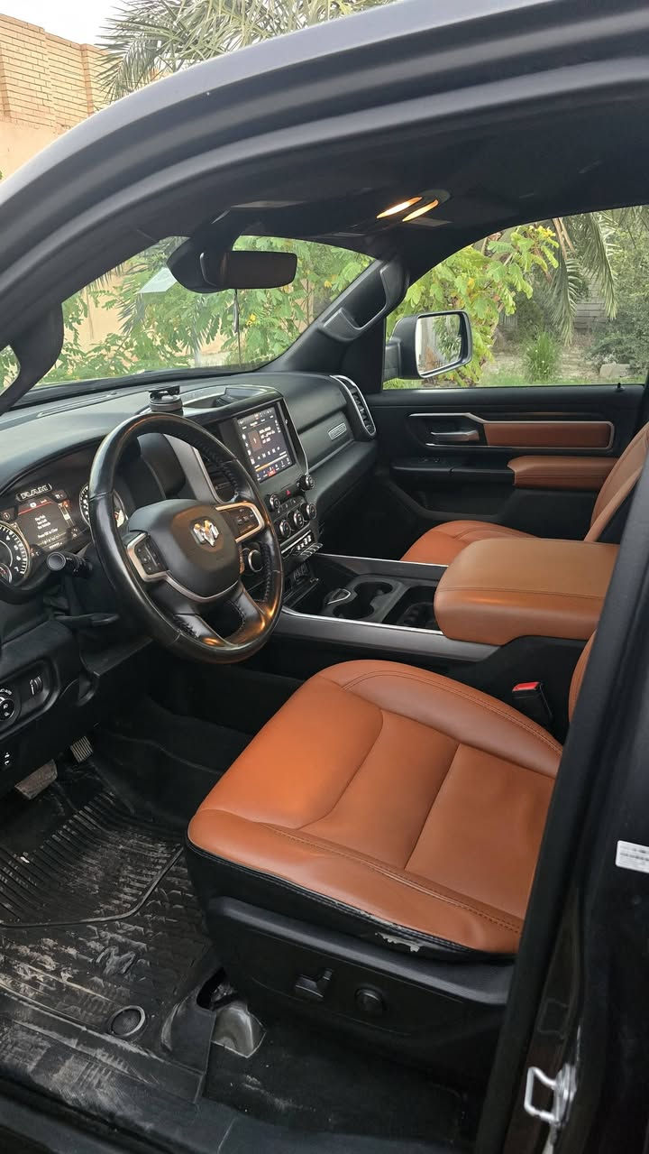 السلام عليكم رام بك هورن موديل ٢٢رقم اربيل حادثه جاملغ وبنيد باب طويل بدي قصير المرغوب السياره ماشيه ٤٠ مكان السياره بالبصره قظاء المدينه اللون نفطي السعر ٢٧٥وبيه مجال للشراي سياره خير من الله احلى من الصور رقمي ***********
