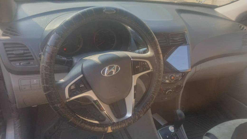 ** للبيع هونداي اكسنت وارد أمريكي
*موديل 2017
*اللون رمادي
*محرك 4 سلندر  16- GDI
*ناقل الحركة  (الگير) أوتوماتيك 6 سرعات - نوع AT 
*رقم الشاصي   KMHCT4AE4HU235863    * الضرر في أمريكا فقط الدعاميات
*الضرر في العراق تبديل الجاملغات الامامية والبوند الاصليات بتجاري فقط ( السيارة شرط مكفولة من الدعم ومن أي حادث)
*للتواصل والاستفسار *********** (واتساب)
