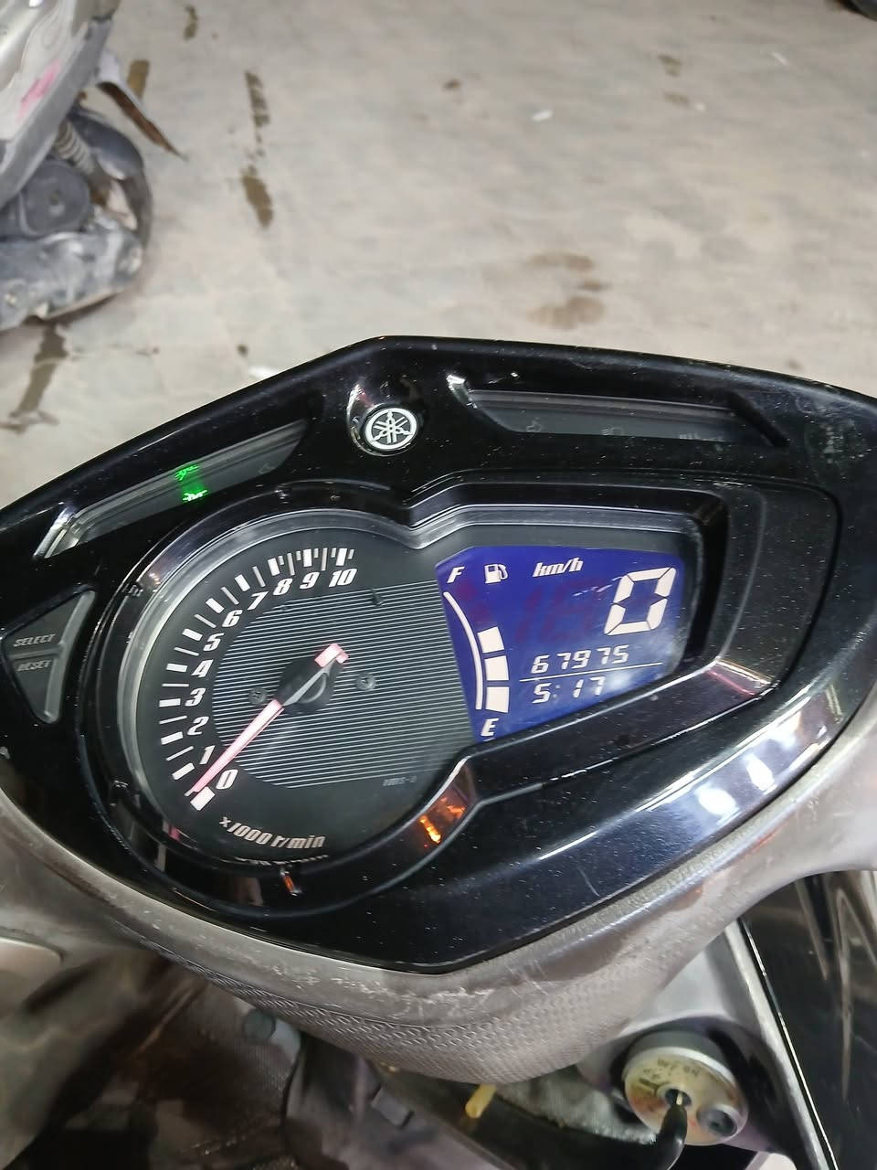 سلام عليكم
سكنس لد حديث 2016 مكفوله كفاله عامه  ما صارله شهر من طالعه من رمبه جديده كلش  
هاذ رقم ***********
