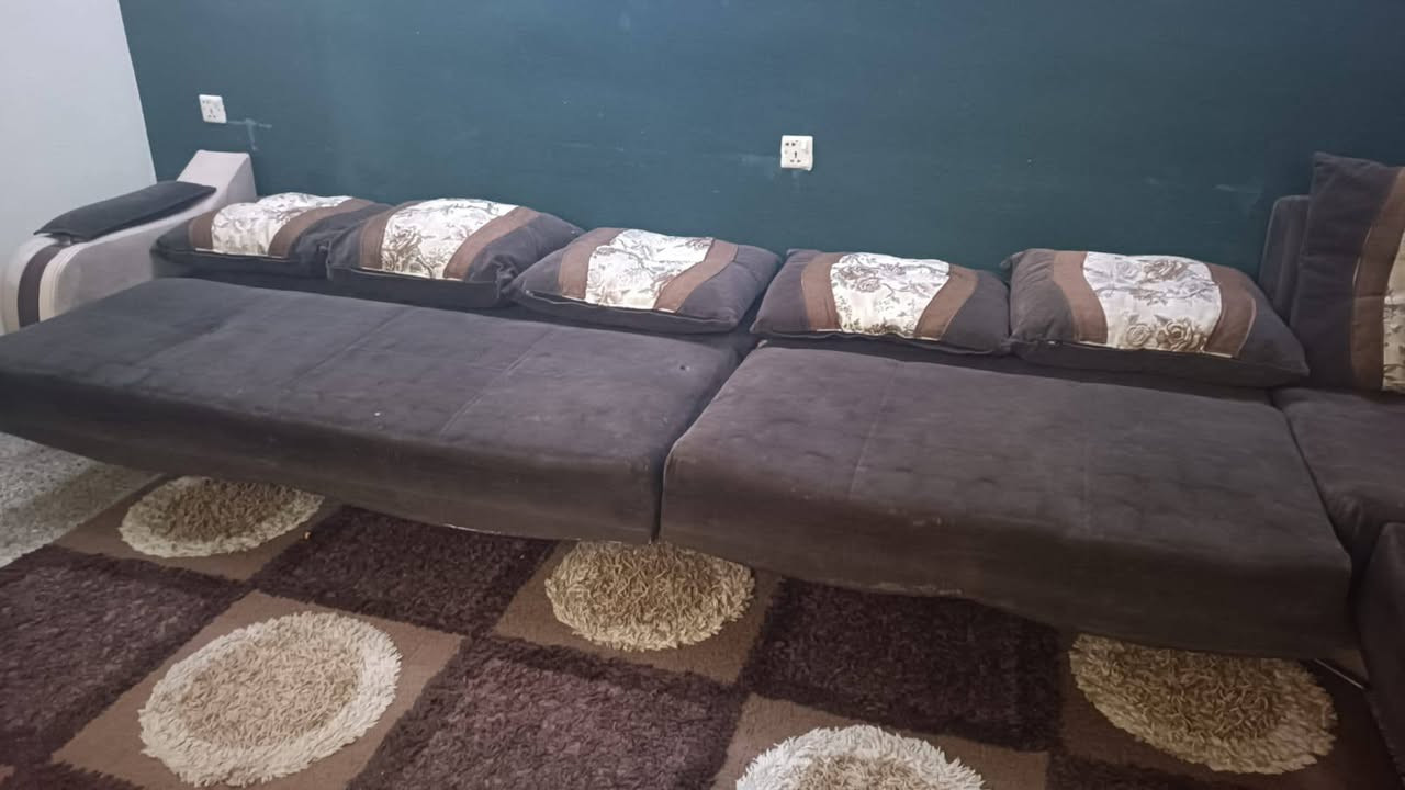 ايامكم سعيده وكل عام والجميع بألف خير تخم ديوان للبيع عشر مقاعد سرير ومخزن بيه جويتين مثل ما موضح بالصور  وياه عشر كوشات سعره ب165وقابل للتفاوض العامريه


**إذا كنت صاحب هذا الإعلان وتريد حذفه لأي سبب، رجاءا أرسل رسالة إلى الدعم الفني**