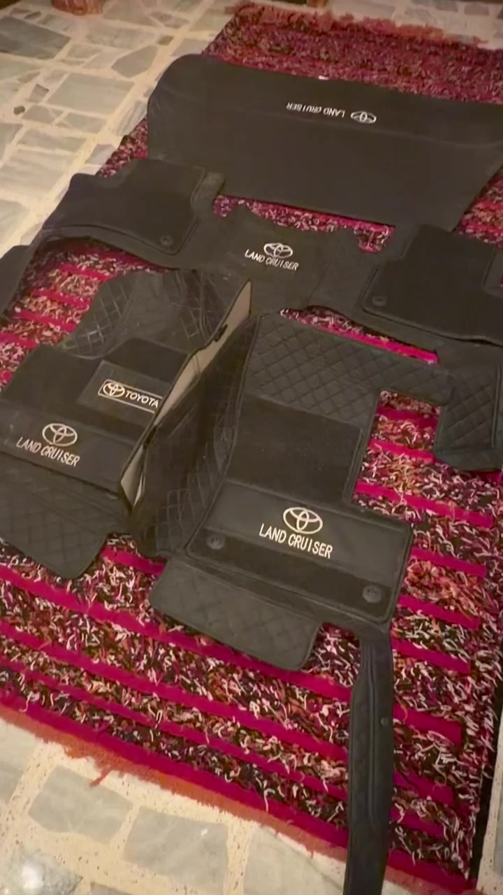 السلام عليكم دوشمه مال لاندكروز موديل ٢٠٢٤ ترهم جميع موديلات استخدام كلش قليل للبيع 
*********** بغداد
