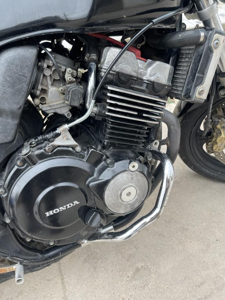 سلام عليكم سيبي فور 400 موديل 2000 محرك اسود ماشالله نضيفه كير ومحرك مكفوله مكاني كركوك السعر 14 وبيها مجال ماسنجر ماجاوب الرقم ***********
