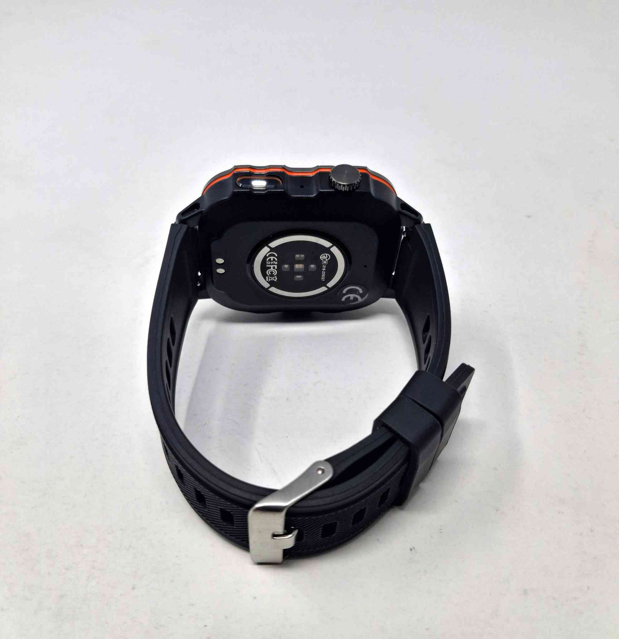 ساعة الذكية  باله امازون هي طراز QX12. وتتميز بالمواصفات التالية: 
شاشة كبيرة: تأتي بشاشة عالية الدقة بحجم 1.96 بوصة.
الاتصال: تدعم إجراء واستقبال المكالمات عبر البلوتوث.
الصحة واللياقة: تحتوي على أجهزة لتتبع اللياقة البدنية ومراقبة معدل ضربات القلب وضغط الدم.
مميزات إضافية: مزودة بمصباح يدوي LED ومساعد صوتي ذكي.


**إذا كنت صاحب هذا الإعلان وتريد حذفه لأي سبب، رجاءا أرسل رسالة إلى الدعم الفني**