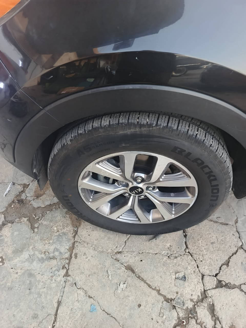 كيا سبورتج ٢٠١٦ وارد امريكي ماشية ٦٩ بدون حادث بدون صبغ تبديل باب خلفي بلادي في امريكا تبريد فول  تخم تاير 
فقط رصعة بالجاملغ الايسر سيارة جني واني صاحبها الثاني السعر 150 
للتواصل  ***********

