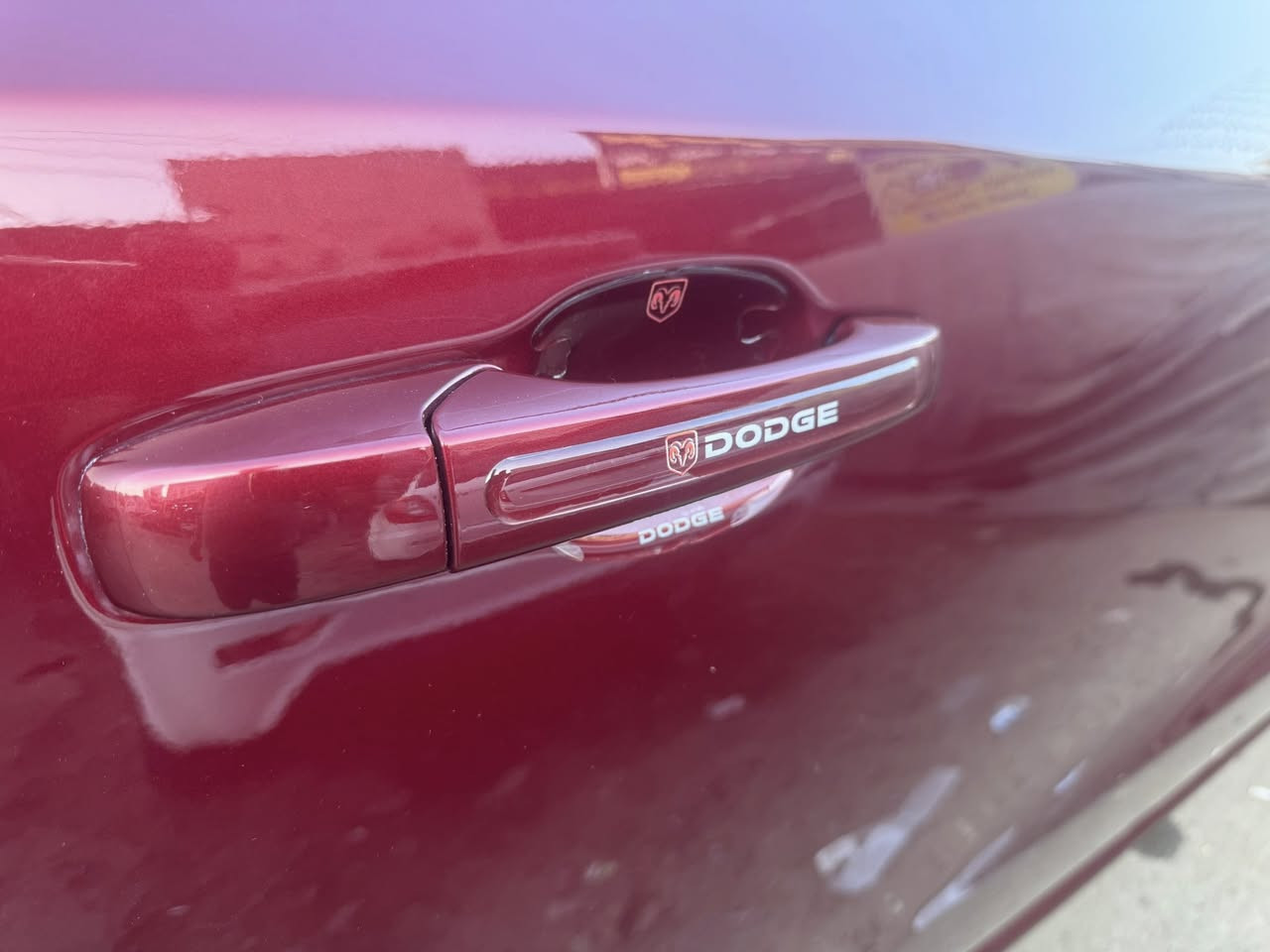 جلاتين حماية خلف يدة الابواب 
وفوق اليدات 
للمحافظة عليها من الخدوش
***********
