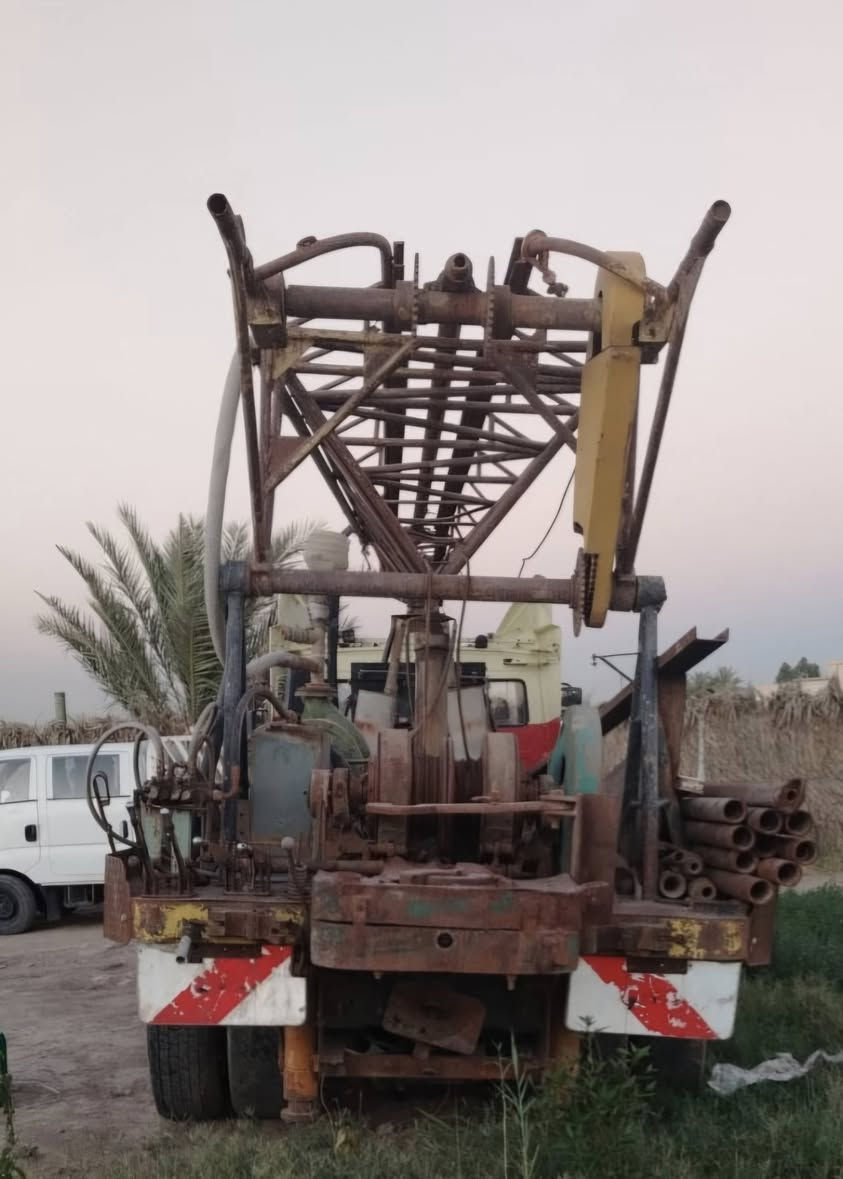 حفاره ابار للبيع جيل روسي جاهزه للعمل بها 80 متر عده سيارتها فالفو نظيفه الحفاره بحاله جيده للاستفسار اتصل على هذه الارقام مكلف بالنشر)(***********)(***********
