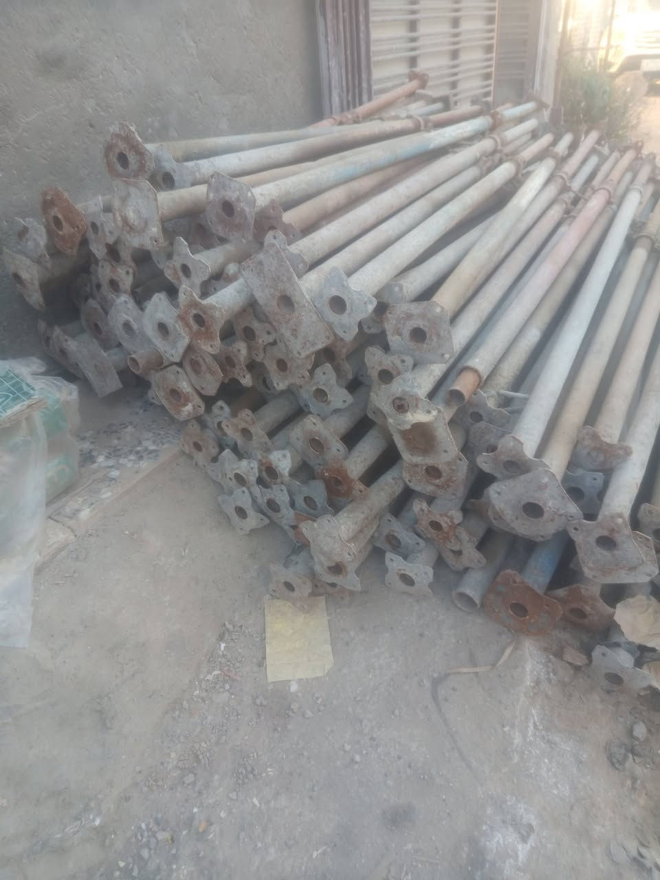 السلام عليكم جكات البيع 100جك مكاني بغداد الحسينيه متواجد على هذا رقم ***********)
