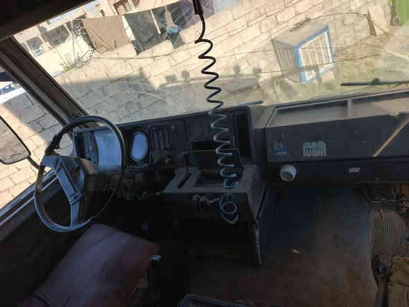 السلام عليكم كلابه سكانيا للبيع محرك جديد لا تنقيص ولا تبخير كير 5__5 بودي جديد تايرات جدد محركه 112. ونص التصال ***********
