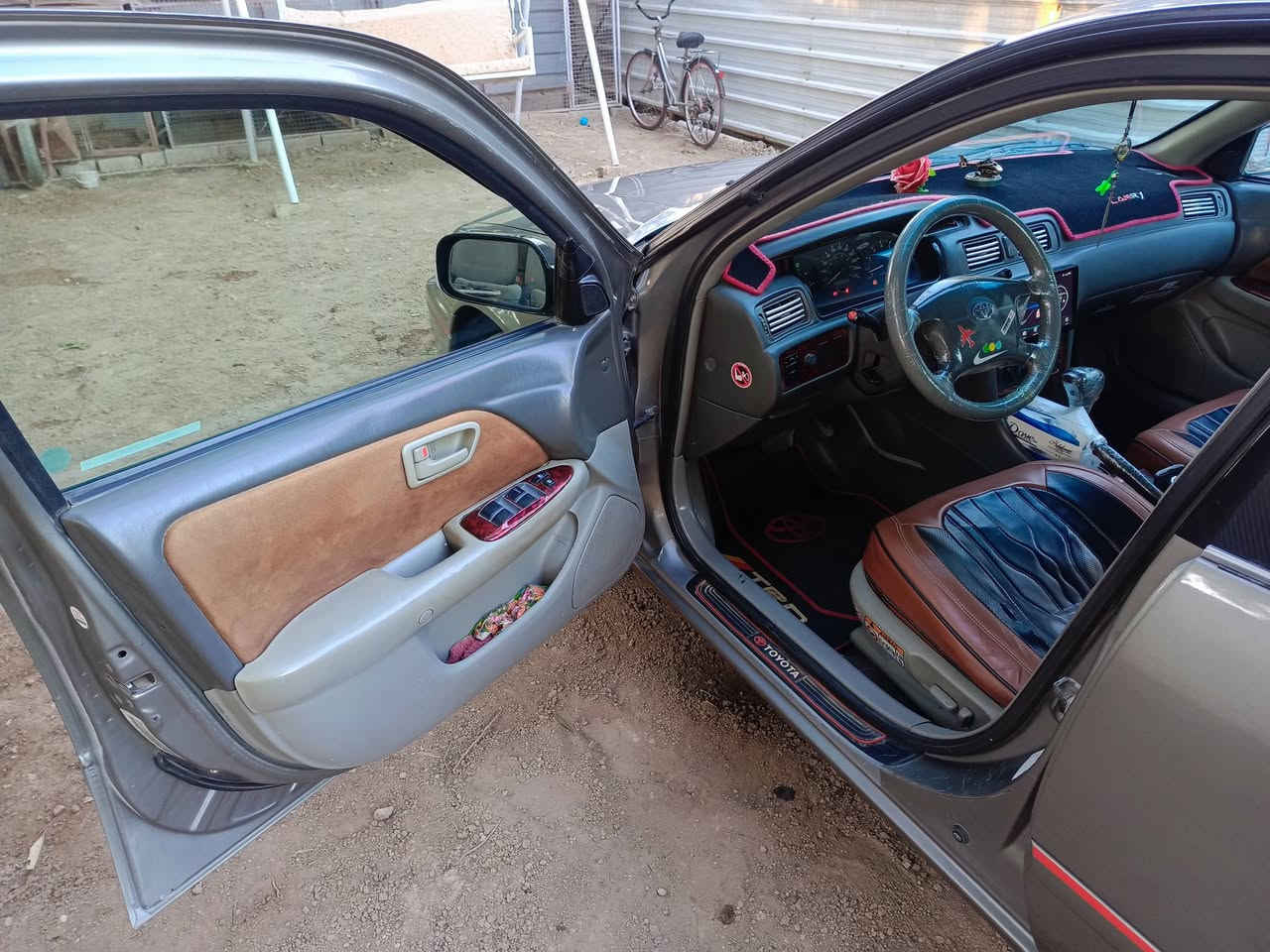 للبيع فقط كامري موديل 2000وارد امريكي محرك جديد كير جديد كهربائيات جديدة وبلادي ماملعوب بيها تبريد ثلج داخل نظيف كلش صدر امامي خلفي جديد تخم تاير جديد صار يومين شادة وباتري جديد صار سبوع من شديتة مصبوغة عام اثر جراد ضمان صبغ خمس سنوات  بدون اي حادث سيارة كاملة من كلشي وناعمة كلش ومتعوب عليها مال بيت لايت عالي ناصي زنون السعر المطلوب 82 وبيها مجال بسيط رقم الهاتف ***********
