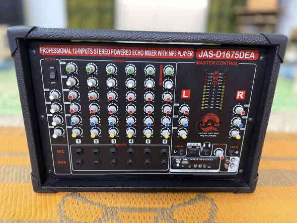 السلام عليكم ورحمة الله وبركاته
جهاز جاسكو خطين للبيع نظافة فول ماداخل تصليح
✅يشتغل نظام بوقيات وسماعات عادية
✅فلاش 
✅بلوتوث
✅رام
✅اواكس
✅6 مداخل مايك و 6 مداخل اواكس
✅صدى يخبل مجالس مواليد 
السعر ٤٠٠ وبي مجال للإستفسار /***********
مكاني بابل ما عندي توصيل
