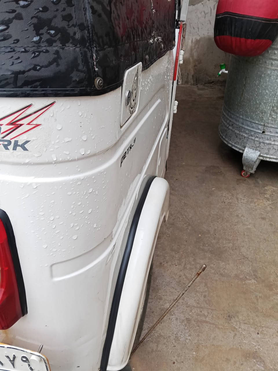 السلام عليكم للبيع تكتك 22شهر 10كفاله عامه مكينه وكشر لا صبغ ولا معجون ولا بار مكينه بجيس بس مره وحده تفيلست الله شاهد تكتك متروكه ومحتاز واريد ابيعه كاملة كلش مال جناي وبيه نكد خياس كلش قليل مكاني بغداد برشاد رايده ب 8ونص وبيه مجال كلش قليل ***********
