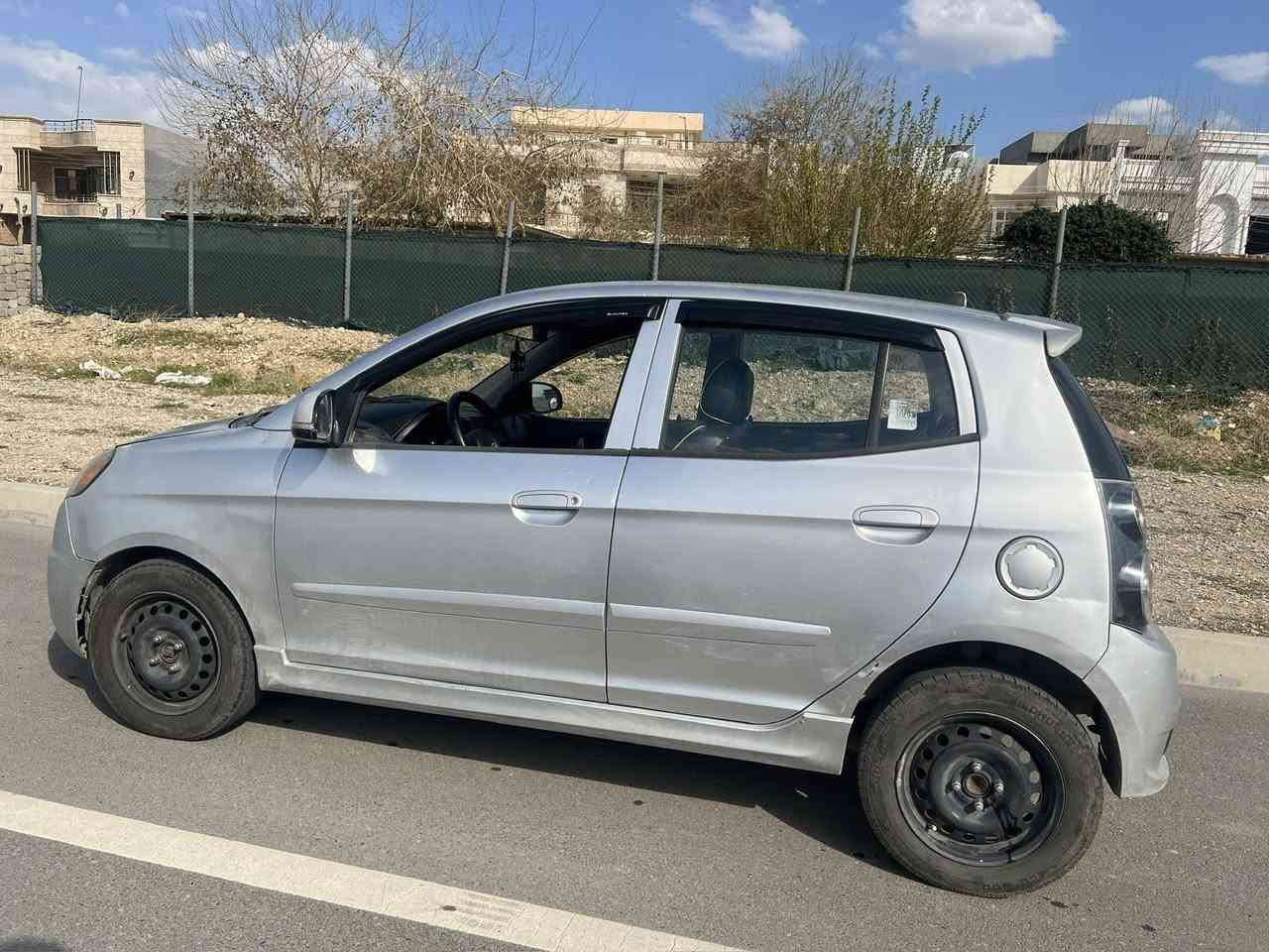 کیا پیکانتۆ مۆدێل ٢٠١٠ مواسەفات چوارجام کارەبا قفڵ مەرکەزی  ئاوێنە کارەبایی  ، چوار پارچەی سبوغە کاڵبوونەوەشی هەیە ١٩٩٠٠٠ هەزار رۆیشتووە نرخی ٦٨وەرەقەو معامەلە ژ.م ***********
