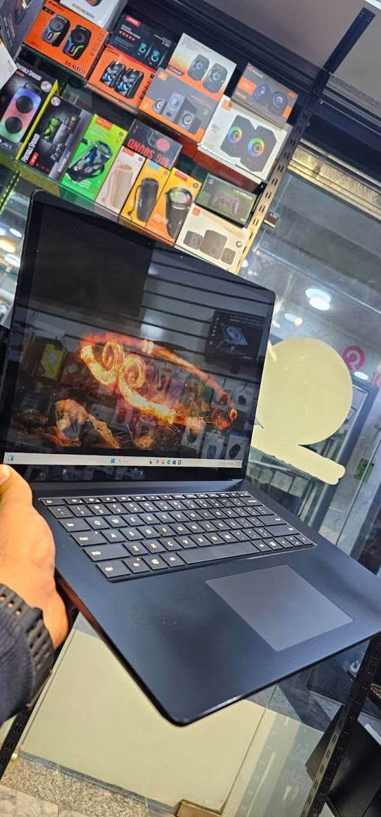 ⸻

✨ فئة الفخامة وصلتكم! ✨
💻 Microsoft Surface Laptop 3 – حجم 15 إنج – لون أسود ملكي

🔹 المعالج: Intel Core i7 – الجيل العاشر
🔹 الرام: 32GB
🔹 التخزين: 1TB SSD
🔹 الشاشة: 15” QHD فخمة ودقتها عالية
🔹 تصميم نحيف، خفيف، وأنيق بشكل يخبل 🔥

📩 راسلنا لمعرفة السعر
الجهاز قطعة مميزة وقليل يندلك بهيج مواصفات ✨

📍 تكنو ماستر – الموصل / المجموعة الثقافية / شارع الحاسبات / عمارة الغانم
📞 *********** – *********** – *********** بغداد, العراق

