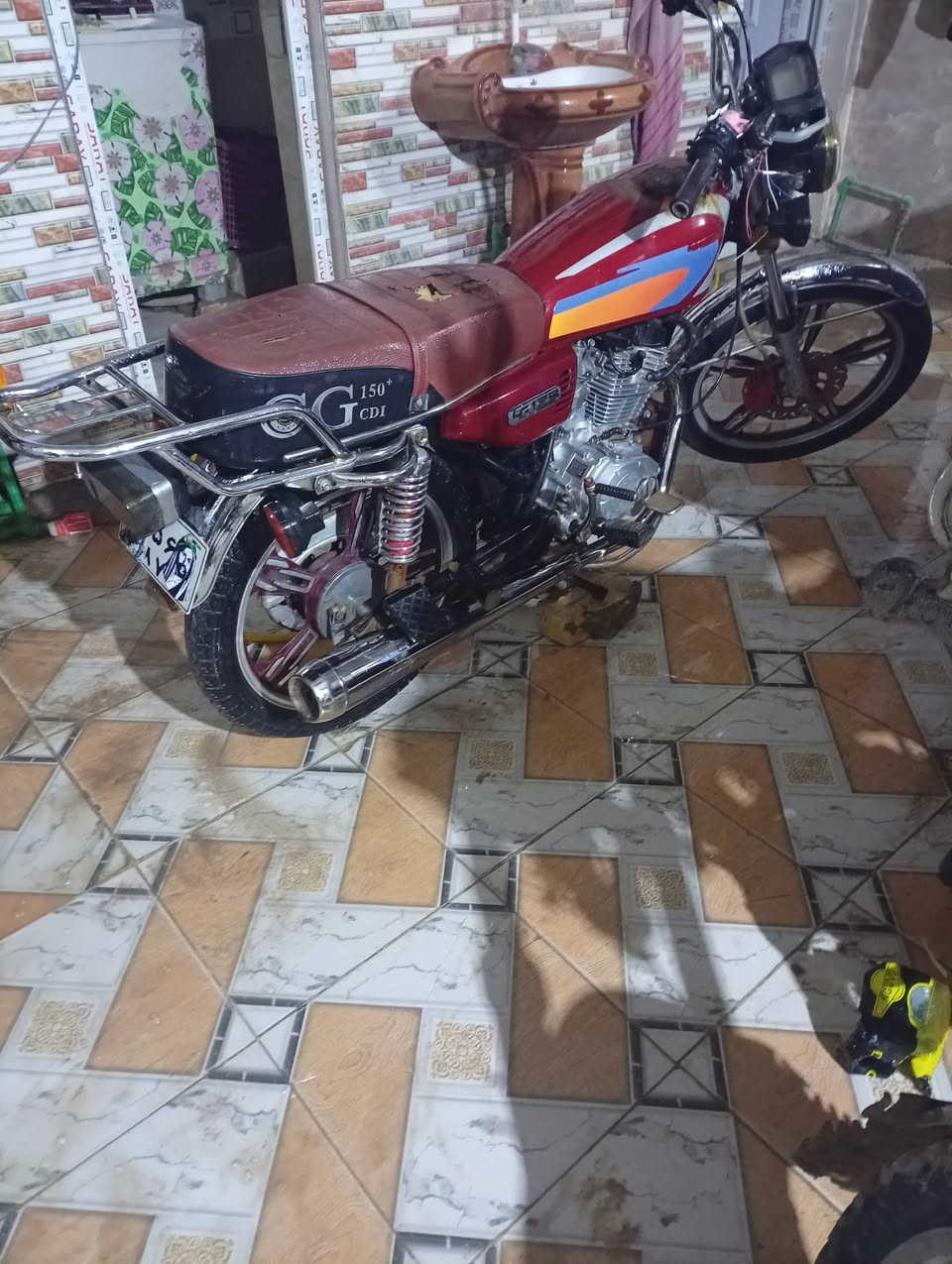 سلام عليكم شباب دراجه لبيع سفانه مكفوله من كلشي مديل 2023 اوراق اصوليه مو سكنر يريده يتصل على هاذا رقمي *********** المكان شارع ستين واني خدمه الطيبين
