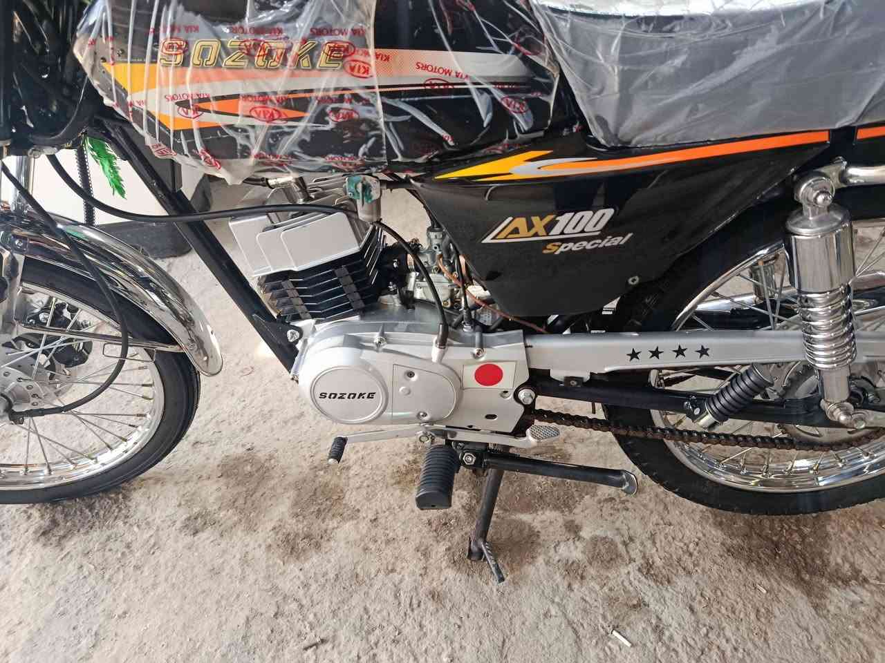 سلام عليكم ورحمة الله
سازوكي اربعه كير  خبط ياباني

دراجه جديدة استعمال شخصي 

ماشيه 28 الف 

اخذته من الديوانيه بدون اوراق بس مكاتبه المكتب مال الوكيل 

السعر 1200وبيه مجال 

المكان طوريح الهنديه 

الرقم.  ***********
