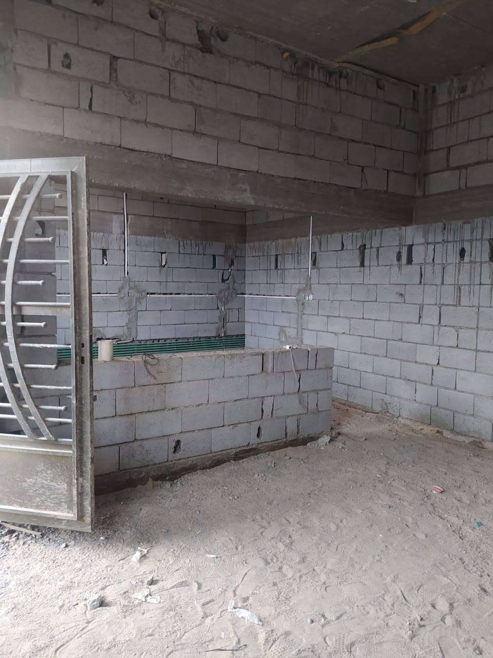 #اسعد_الله_اوقاتكم_بكل_خير⁉️👋

دار للبيع هيكل 🏠🏠

#مساحه:: 600 م

#العنوان:: البهادري قريب على شارع الصناعية 📌

#جنس_العقار::طابو زراعي عراقي سند 25 وكاله و نسخ من الطابو و مكاتبة 

البيت طابقين 
غرف نوم عدد 7 نضام سويت
صاله عدد 4
ديوانيه 
مطبخ عدد 2
كراج سيارات يتسع 4 سيارات 
بناء بلوك و فرمستون 
خلف البيت نهر
شارع 10 م🚘

جميع الخدمات متوفرة ماء كهرباء مدارس نت كلشي قريب على 
#السعر ((250مليون وبي مجال))
#اللاستفسار:: إلا تصال على الهاتف ☎️ 📞 
☎️((***********))☎️
            محمد
