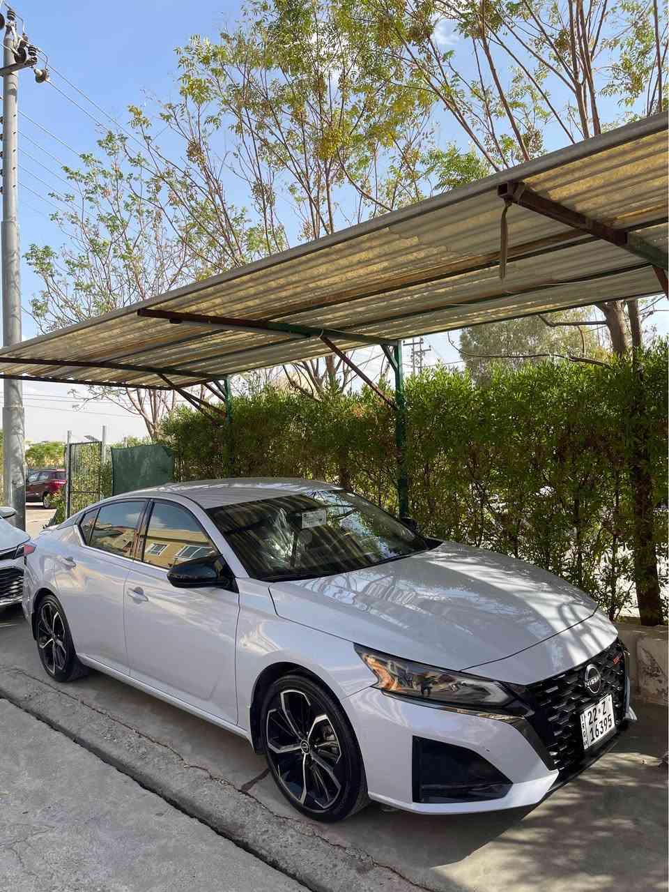 ئاڵتیما ٢٠٢٣ SR 
رەنگی سمۆکی
سەیارەکە یەک دەستە لای خۆم 
دوو پارچەی بۆیاخە 
دەرگا و چاملخ لای سەیاق
تۆزەک ناو دەرگای گرتووە  
ئێڕباگ بەس شانی تەقیوە
سەیارەکە نمونەیە لە جوانی تەقەی تێدا نیە
کامل سێرڤس لۆ کرایە   
٤٥ هەزار کیلۆمەتر رۆییە 
*********** 
رەقەم شانسی 

 1N4BL4CV1PN377955 أربيل, العراق
