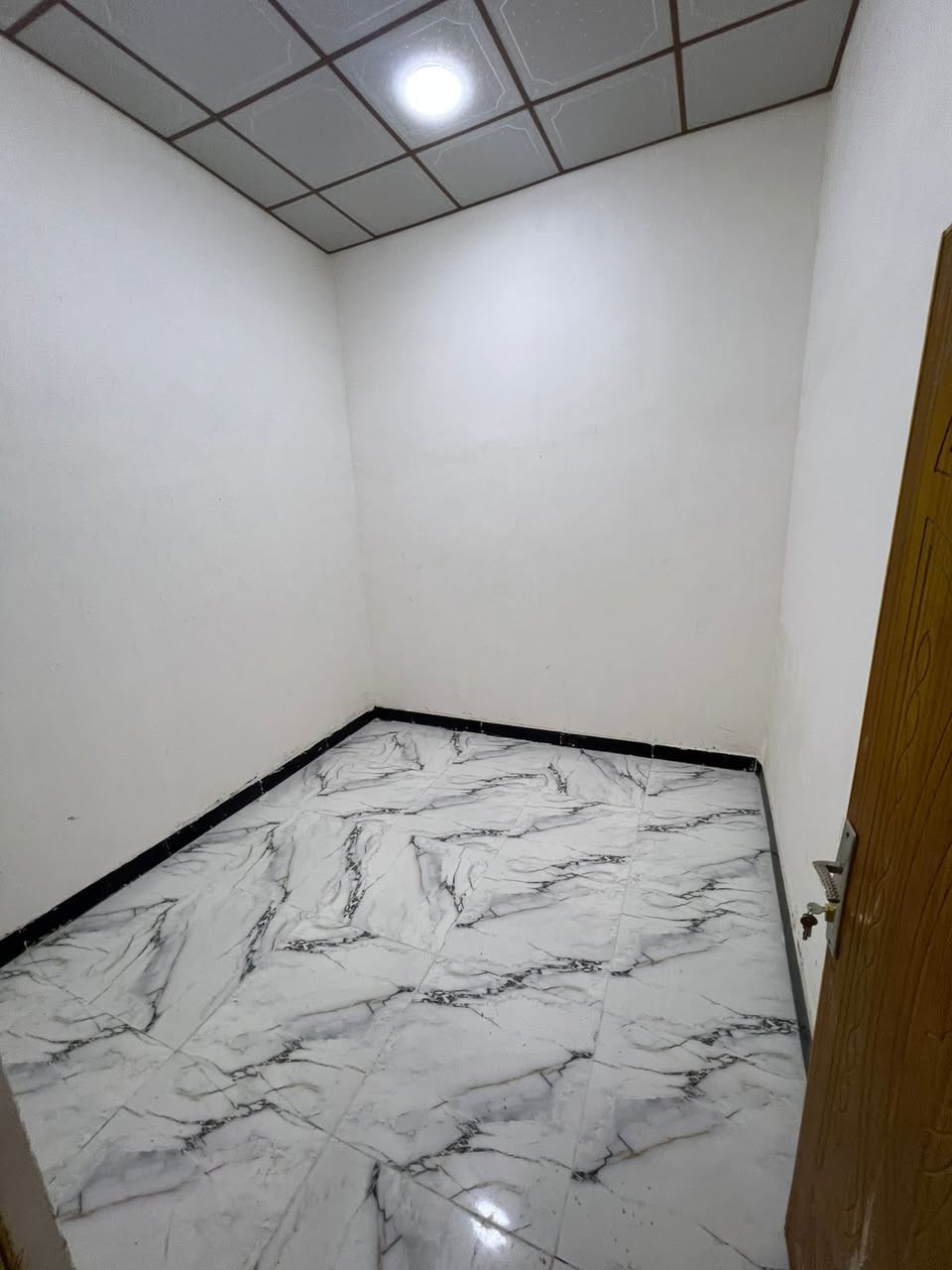 يا الله سلام عليكم
توفر بيت للبيع مساحا100متر
البناء بلوك ولسقف سندويج
يتكون البيت من غرفتين ومطبخ وديوانيه وحمامات داخليه وخارجيه
طابو ملك صرف زراعي لمشتري ياخذ نسخا من الطابو وكالت محكمه ومكاتبت مكتب العنوان البصره الجزيره
للستفسار***********
سعر35
