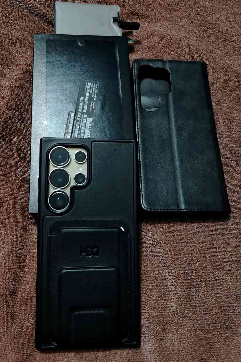 السلام عليكم للبيع فقط s24الترا جديد مستخدم ايام نضافه100000 بل 100 شرق اوسط ذاكره256غراضه كامله لون تيتانيوم ويا شاحن اصلي اخذته 35 وحماية عدسات اصليه ياقوت ام 15 ولاصق شاشه اصلي وفلاتر سماعه وكفر جلد اصلي ابو المحفضه وكفر دفتري جلد الجهاز تاخذه مني وتترحملي وشرط تاخذه من باب بيتي والك ضمان مدى الحياه السعر قفل بدون عمله925 الشراي يتصل*********** مكاني بغداد واسف عالاطاله ❤️
