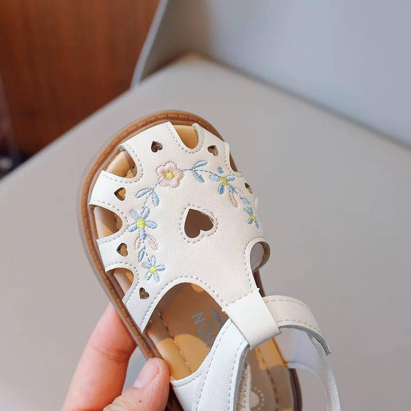 يلا خلوها مفاجأة من خالتها الحلوة 💝👑
منشني لخالتها بالكومنت وخليها تتكفل بهدية أميرة البيت ✨🎀

صندل بناتي ناعم بتفاصيل قلوب وورود يجنن 💖🌸
خفيف ومريح للمشاوير والمناسبات

🔹 القياسات من 21 إلى 30
🔹 متوفر حالياً باللون الظاهر بالصورة

📍 سنتر علي هادي للأحذية
كوت – شارع ألف عافية – مجمع جنائن واسط
📦 توصيل لكل المحافظات

#أحذية_أطفال #أحذية_بناتي #كوت #جنائن_واسط #أميرة_العائل


**إذا كنت صاحب هذا الإعلان وتريد حذفه لأي سبب، رجاءا أرسل رسالة إلى الدعم الفني**