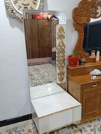 ميز غرفة • نضيف • بلا خدوش