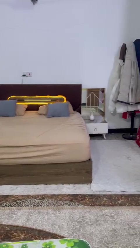 للبيع خمس قطع كلش نضيفه درجه اوله اي ضرر ما بيه  مكاني لغدير  ***********.سعره 400.
