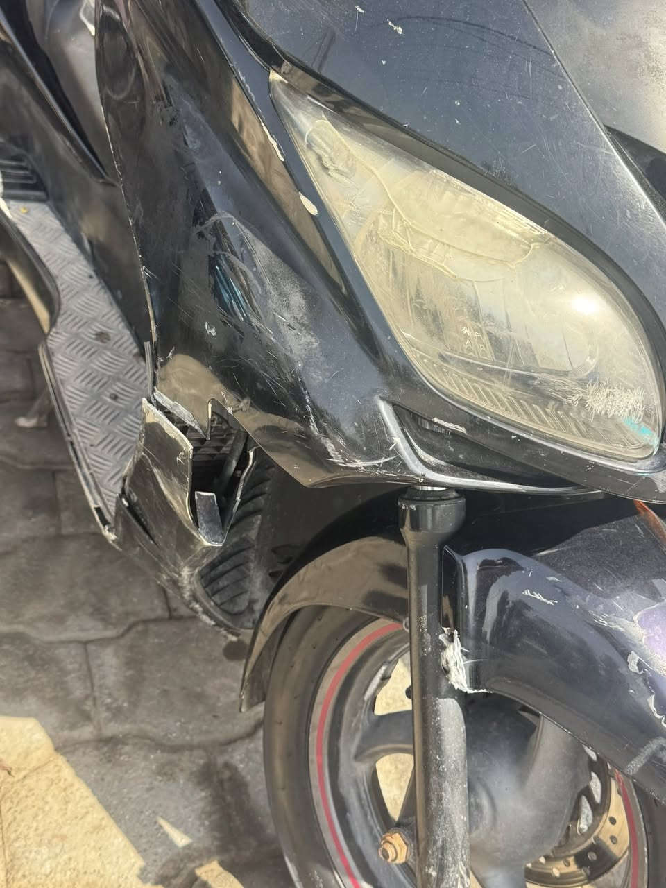 السلام عليكم 
فورزه 08 
بالاصل كير بس اني عميتها
لايت زنون
البكلايت كريستال
شلعه ومعدل ١١٠ 
بيها ضربه بالبجم مثل ما موضح بالصوره بسيطه كلش والاشاره موجوده
كلوب بالجنطه 
للبيع مكاني كربلاء
واتساب ***********
وخاص مفتوح
