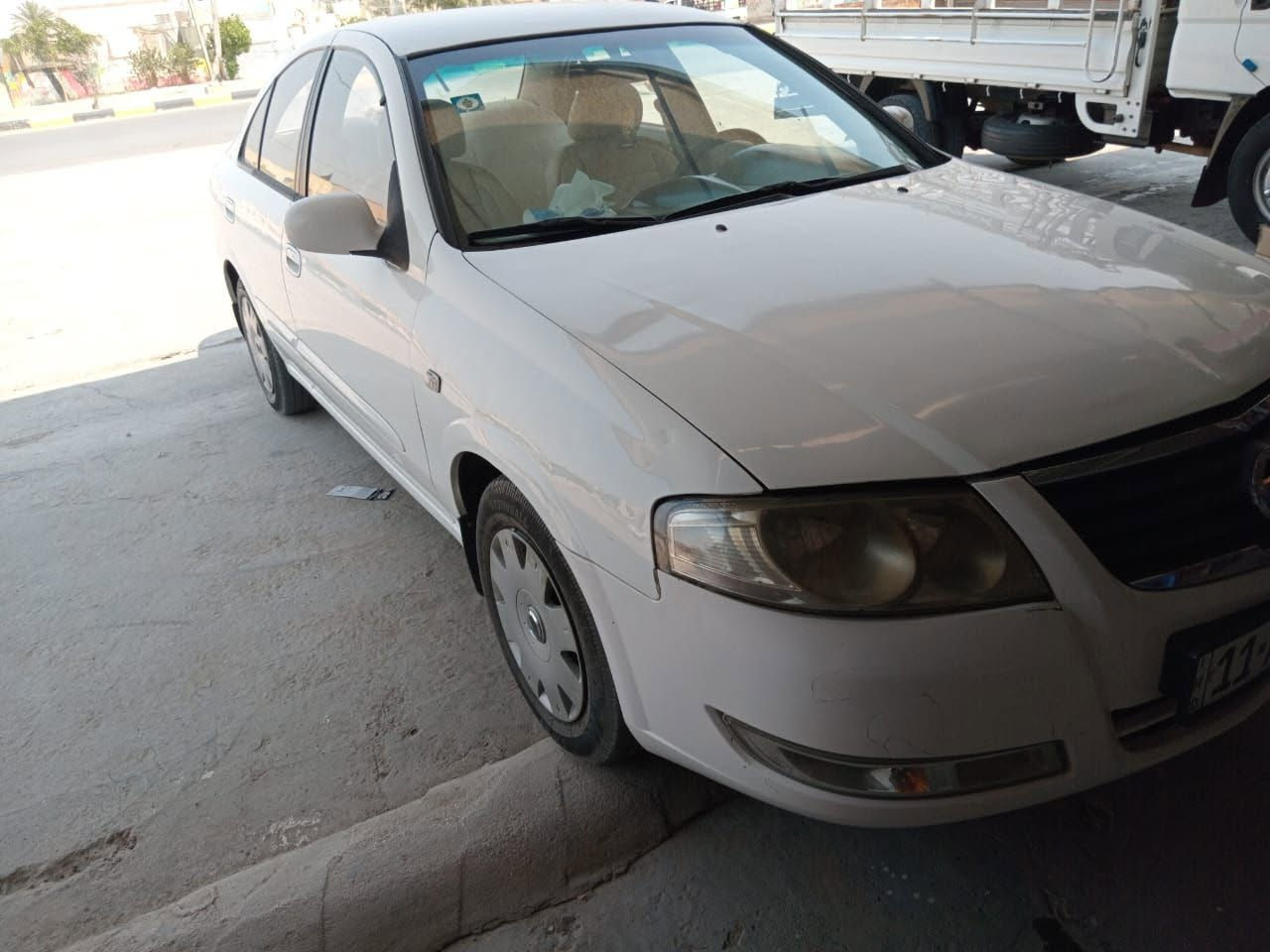 سلام عليكم 
نيسان صني 2008 رقم بغداد گير ومكينه مكفولات بيها بنيد مصبوغ فقط السعر 85
مكان السياره بابل ***********
