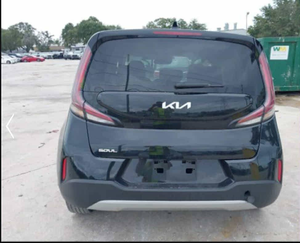 كيا صول 2023 وارد أمريكي للبيع
مواصفات الصول الاعتيادية شاشة كامرة رادارات 
حادثهة جاملغ ايمن وبنيد ورقم الشاصي موجود بالمنشور 
مكينة 2000 دوش 
ماشية 88 ميل  
رقم بغداد باسمي تحويل ثاني يوم السعر 145 وبيهة مجال بسيط جدا جدا 
#ملاحظة تخم تايرات جديد تبديل مصارلهن اسبوع 
العنوان بغداد- البنوك رقم الهاتف ***********
