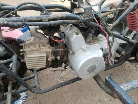 السلام عليكم شبباب دراجه رباعيه حجم الوصط بدون كفرات دراجه متروكه صار هواي بس نكره صلف شغاله كلشي مابيها نقصها باتري وبريك خلفي بس تفيدك تعال خاص او اتصل السعر100الف او مراوس بتلفون. المكان فلوجه قريه المختار ***********
