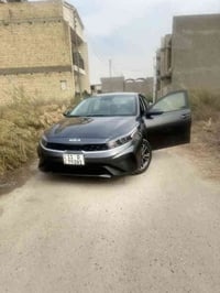 كيا فورتي 2023 اللون فيلي  ايرباك بردة  راجع سستم  باب بارد جاملغ بارد...