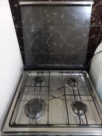 طباخ وميز بلازمه طباخ ب٧٥ الف ميز ١١٥ الف سيف سعد 07711499925