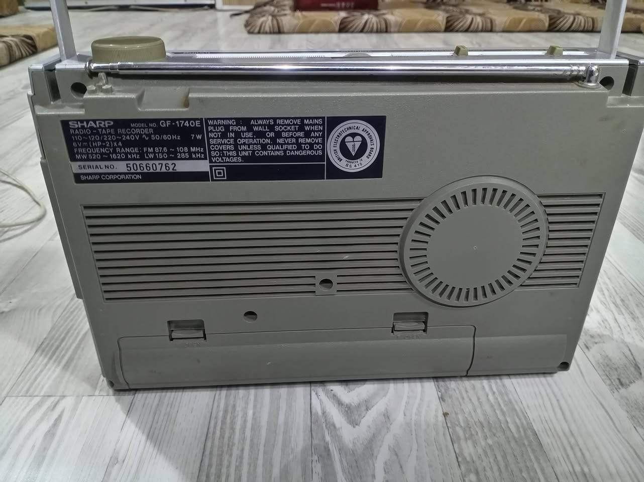 راديو ومسجل نوع شارب أصلي وليس تقليد نظيف جداً 
شغال وعلى بلاده بدون أي نقص أو خلل نهائياً

الراديو ثلاث موجات
FM.. MW. LW

المسجل شغال مع التقديم والترجيع

يعمل على كهرباء 220 فولت بالإضافة إلى بطاريات حجم كبير عدد 4

السعر 45 الف
يوجد توصيل


**إذا كنت صاحب هذا الإعلان وتريد حذفه لأي سبب، رجاءا أرسل رسالة إلى الدعم الفني**