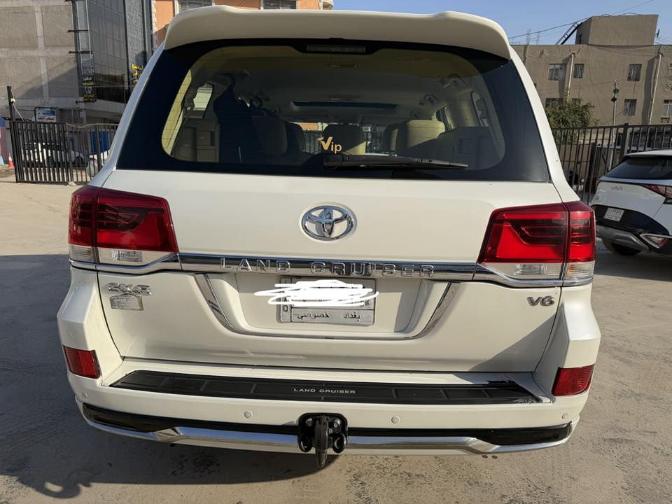 السلام عليكم 
لاندكروز ٢٠١٧ محرك ٦ سلندر 
ماشيه ١٥٧ 
فوول مواصفات 
مكفوله من الصبغ فقط مكان بارد بلجاملغ الامامي كلش بسيط 
مكينه كير صدر مكفول 
السعر ٤٧ وبيها مجال بسيط 
هـ***********
