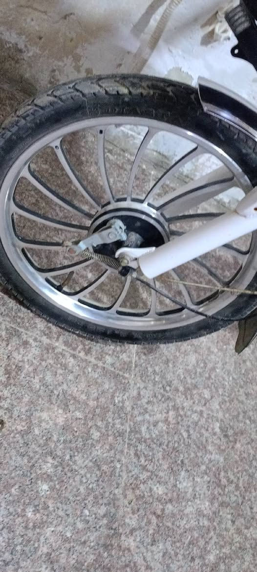 سلام عليكم ورحمة وبركاته درجه شحن البيع حجم 20 بطاريت جدد سكليتر جديد الدرجه  نضيف كلش سعره 225 وبيه مجال سعر رقم الهاتف ***********
